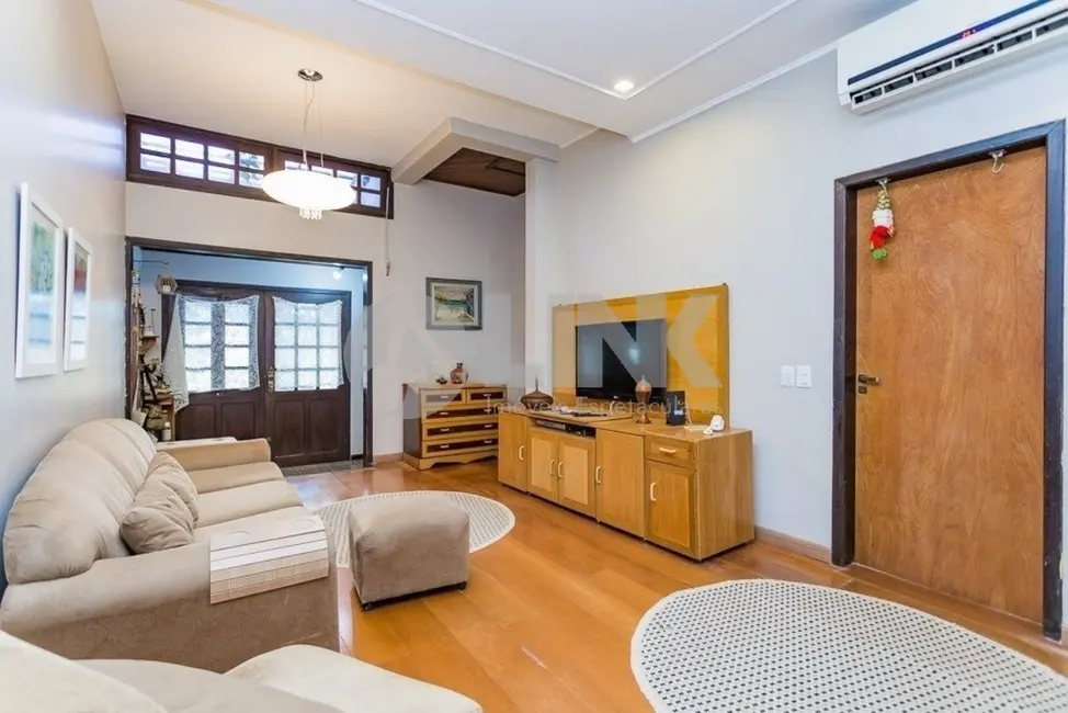 Foto 1 de Casa com 3 quartos à venda, 140m2 em Passo da Areia, Porto Alegre - RS