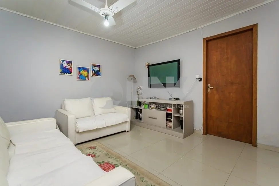 Casa com 3 quartos à venda, 140m2 em Passo da Areia, Porto Alegre - RS - imagem 8 Foto 8 de Casa com 3 quartos à venda, 140m2 em Passo da Areia, Porto Alegre - RS