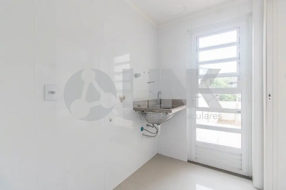 Casa com 3 quartos à venda, 220m2 em Jardim Sabará, Porto Alegre - RS - imagem 8 Foto 8 de Casa com 3 quartos à venda, 220m2 em Jardim Sabará, Porto Alegre - RS