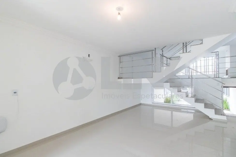 Casa com 3 quartos à venda, 220m2 em Jardim Sabará, Porto Alegre - RS - imagem 4 Foto 4 de Casa com 3 quartos à venda, 220m2 em Jardim Sabará, Porto Alegre - RS