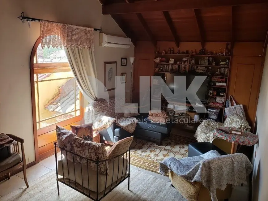 Casa de Condomínio com 4 quartos à venda, 236m2 em Agronomia, Porto Alegre - RS - imagem 4 Foto 4 de Casa de Condomínio com 4 quartos à venda, 236m2 em Agronomia, Porto Alegre - RS