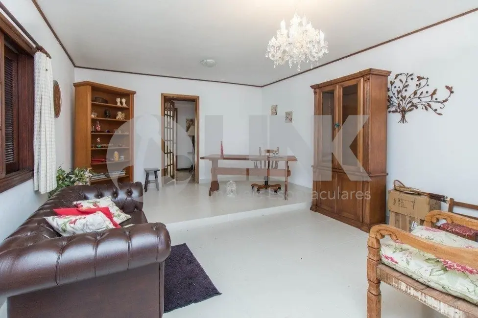 Foto 2 de Casa com 3 quartos à venda, 400m2 em Passo da Areia, Porto Alegre - RS