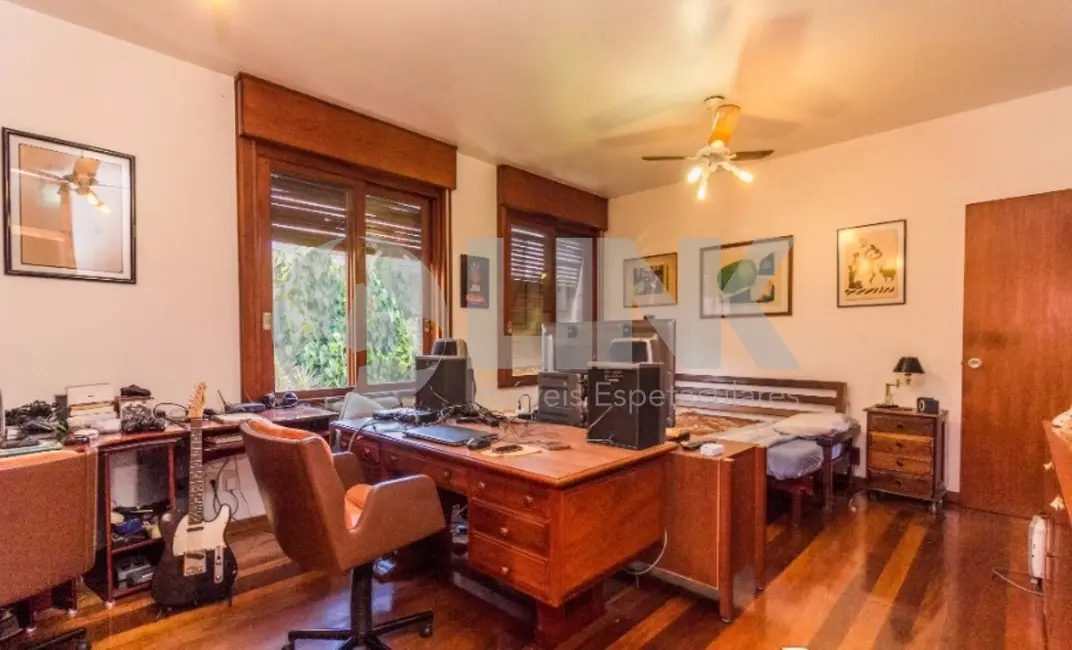 Casa com 3 quartos à venda, 591m2 em Três Figueiras, Porto Alegre - RS - imagem 6 Foto 6 de Casa com 3 quartos à venda, 591m2 em Três Figueiras, Porto Alegre - RS