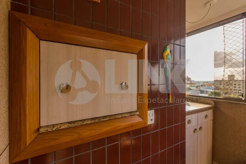 Foto 9 de Apartamento com 3 quartos à venda, 132m2 em Vila Ipiranga, Porto Alegre - RS