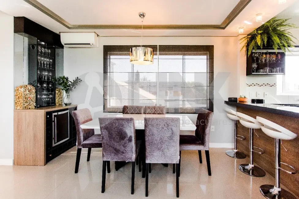 Apartamento com 3 quartos à venda, 164m2 em Vila Ipiranga, Porto Alegre - RS - imagem 3 Foto 3 de Apartamento com 3 quartos à venda, 164m2 em Vila Ipiranga, Porto Alegre - RS