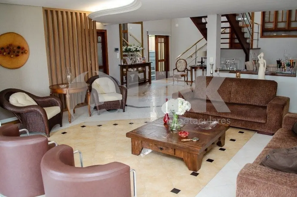 Foto 1 de Casa com 5 quartos à venda, 550m2 em Chácara das Pedras, Porto Alegre - RS