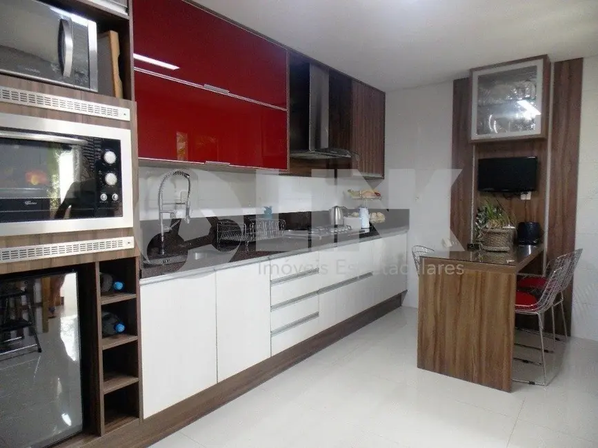 Casa com 3 quartos à venda, 183m2 em Jardim Itu, Porto Alegre - RS - imagem 9 Foto 9 de Casa com 3 quartos à venda, 183m2 em Jardim Itu, Porto Alegre - RS