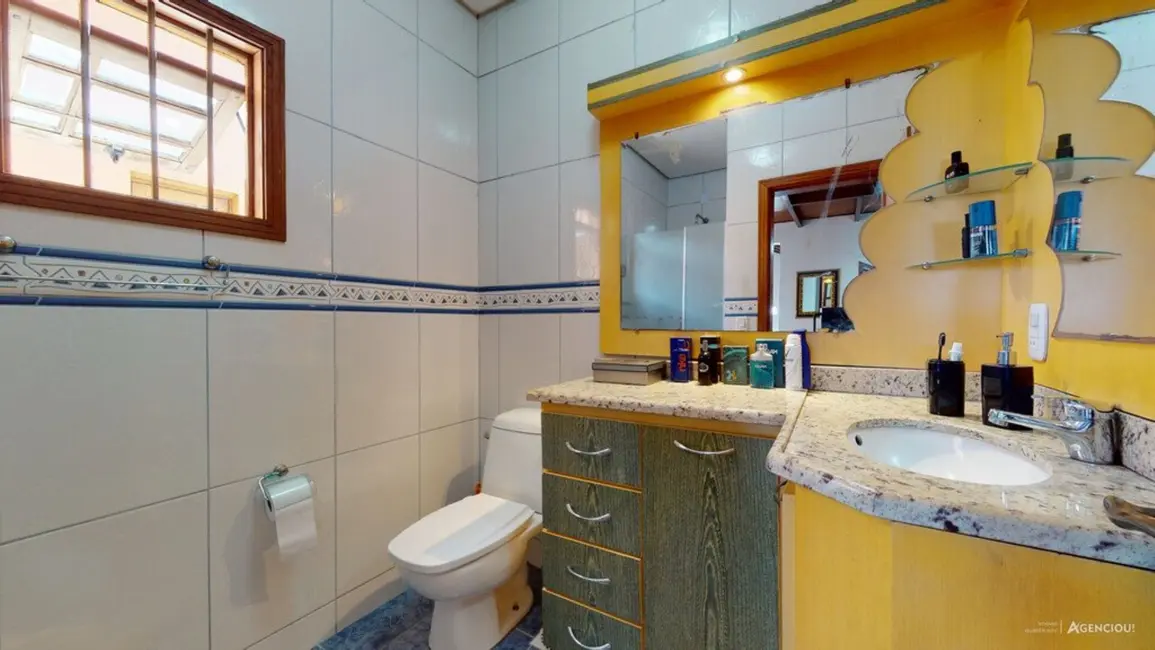 Casa com 3 quartos à venda, 300m2 em Porto Alegre - RS - imagem 4 Foto 4 de Casa com 3 quartos à venda, 300m2 em Porto Alegre - RS