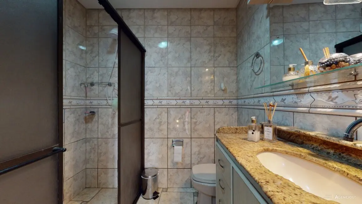 Casa com 3 quartos à venda, 300m2 em Porto Alegre - RS - imagem 7 Foto 7 de Casa com 3 quartos à venda, 300m2 em Porto Alegre - RS