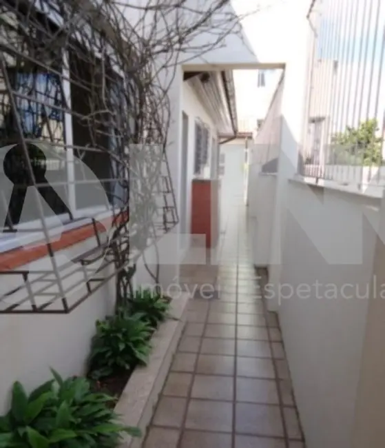 Casa com 4 quartos à venda, 179m2 em Medianeira, Porto Alegre - RS - imagem 8 Foto 8 de Casa com 4 quartos à venda, 179m2 em Medianeira, Porto Alegre - RS