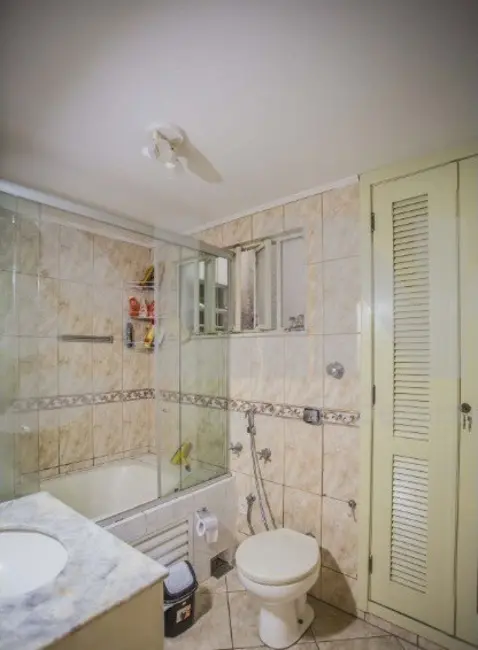 Apartamento com 3 quartos à venda, 131m2 em Menino Deus, Porto Alegre - RS - imagem 6 Foto 6 de Apartamento com 3 quartos à venda, 131m2 em Menino Deus, Porto Alegre - RS