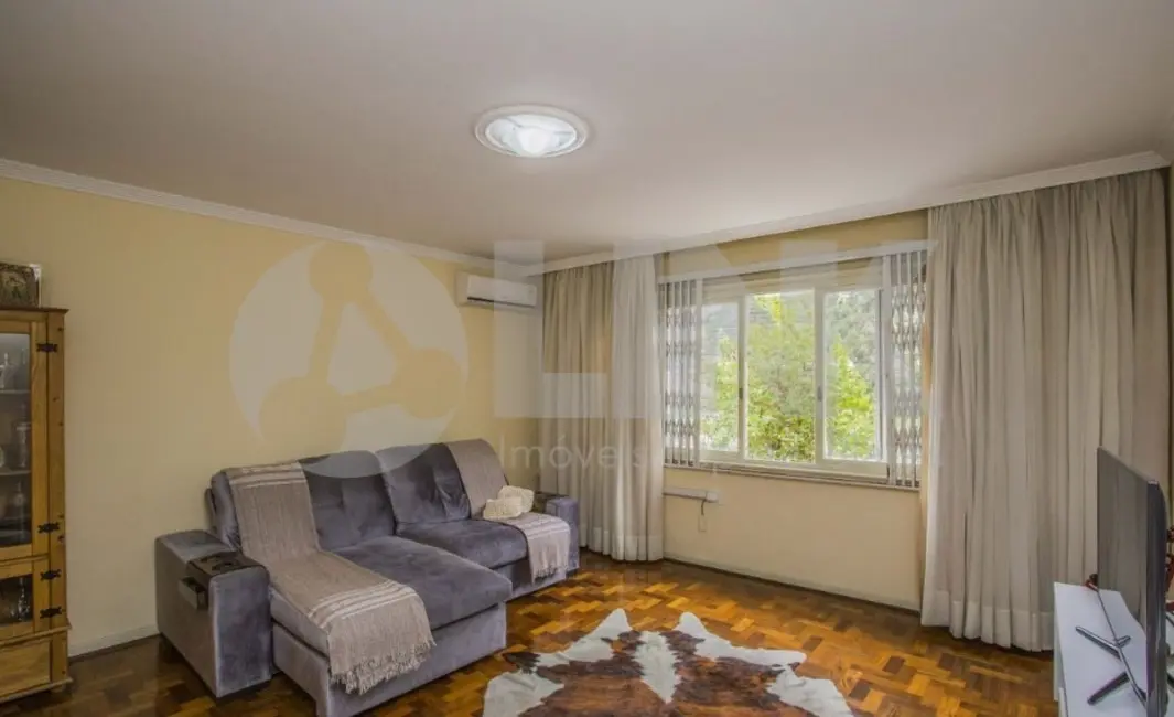 Apartamento com 3 quartos à venda, 131m2 em Menino Deus, Porto Alegre - RS - imagem 2 Foto 2 de Apartamento com 3 quartos à venda, 131m2 em Menino Deus, Porto Alegre - RS