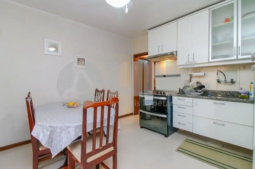 Casa com 5 quartos à venda, 192m2 em Passo da Areia, Porto Alegre - RS - imagem 7 Foto 7 de Casa com 5 quartos à venda, 192m2 em Passo da Areia, Porto Alegre - RS
