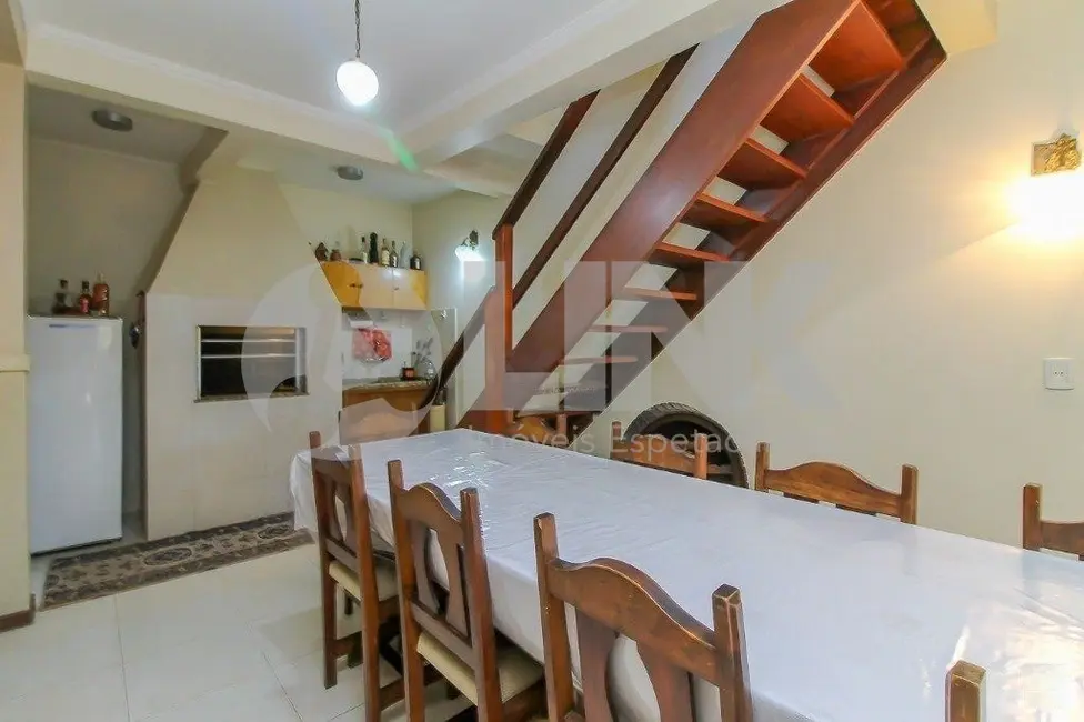 Casa com 5 quartos à venda, 192m2 em Passo da Areia, Porto Alegre - RS - imagem 8 Foto 8 de Casa com 5 quartos à venda, 192m2 em Passo da Areia, Porto Alegre - RS
