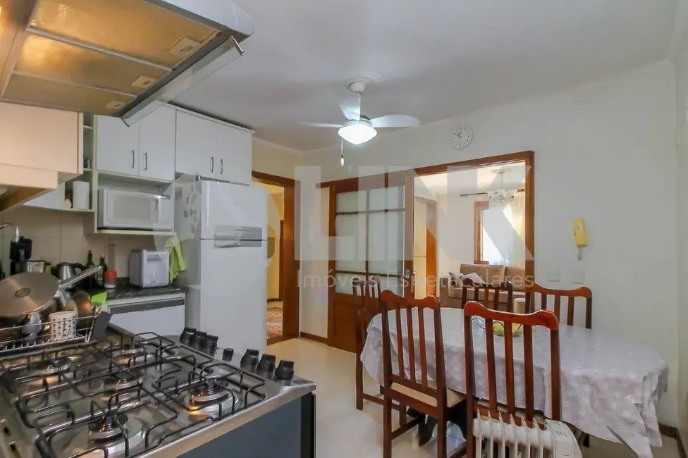 Casa com 5 quartos à venda, 192m2 em Passo da Areia, Porto Alegre - RS - imagem 5 Foto 5 de Casa com 5 quartos à venda, 192m2 em Passo da Areia, Porto Alegre - RS