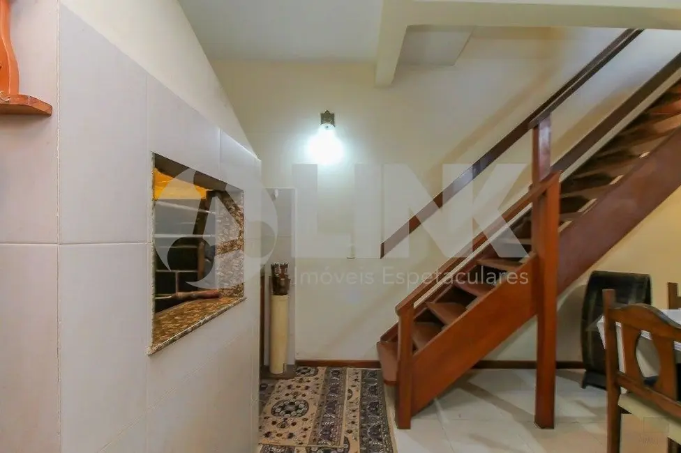 Casa com 5 quartos à venda, 192m2 em Passo da Areia, Porto Alegre - RS - imagem 9 Foto 9 de Casa com 5 quartos à venda, 192m2 em Passo da Areia, Porto Alegre - RS