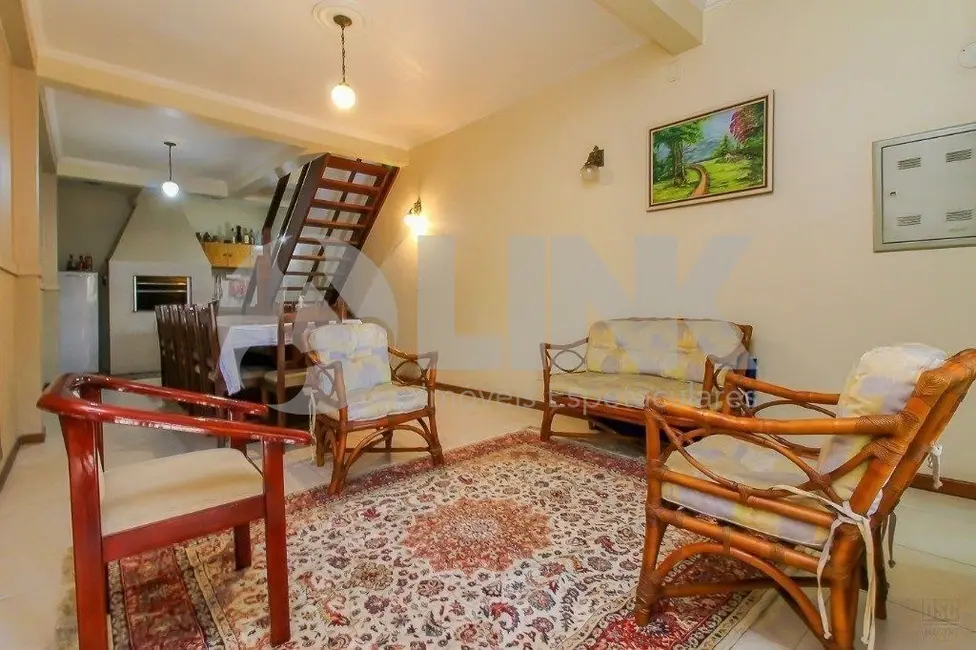 Casa com 5 quartos à venda, 192m2 em Passo da Areia, Porto Alegre - RS - imagem 2 Foto 2 de Casa com 5 quartos à venda, 192m2 em Passo da Areia, Porto Alegre - RS