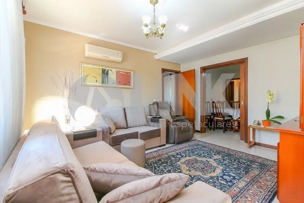 Casa com 5 quartos à venda, 192m2 em Passo da Areia, Porto Alegre - RS - imagem 3 Foto 3 de Casa com 5 quartos à venda, 192m2 em Passo da Areia, Porto Alegre - RS
