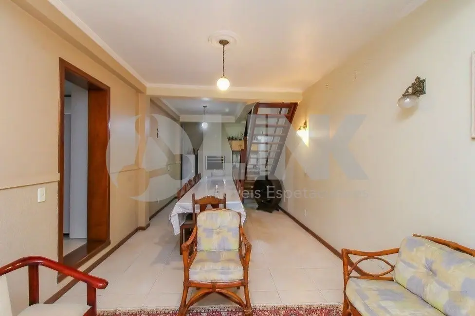 Casa com 5 quartos à venda, 192m2 em Passo da Areia, Porto Alegre - RS - imagem 4 Foto 4 de Casa com 5 quartos à venda, 192m2 em Passo da Areia, Porto Alegre - RS