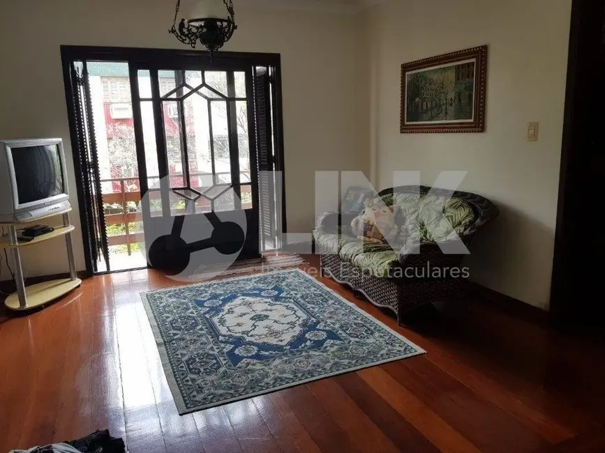 Casa com 4 quartos à venda, 338m2 em Jardim Itu, Porto Alegre - RS - imagem 8 Foto 8 de Casa com 4 quartos à venda, 338m2 em Jardim Itu, Porto Alegre - RS