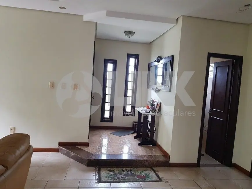 Casa com 4 quartos à venda, 338m2 em Jardim Itu, Porto Alegre - RS - imagem 4 Foto 4 de Casa com 4 quartos à venda, 338m2 em Jardim Itu, Porto Alegre - RS