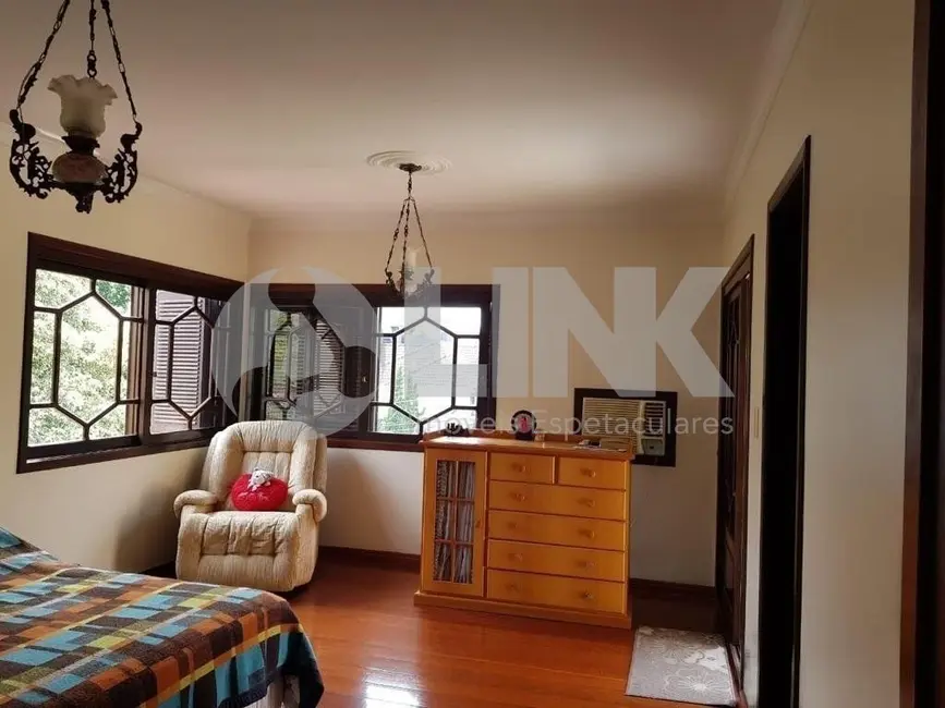 Casa com 4 quartos à venda, 338m2 em Jardim Itu, Porto Alegre - RS - imagem 5 Foto 5 de Casa com 4 quartos à venda, 338m2 em Jardim Itu, Porto Alegre - RS