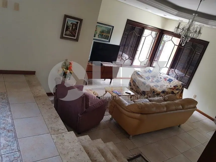 Casa com 4 quartos à venda, 338m2 em Jardim Itu, Porto Alegre - RS - imagem 3 Foto 3 de Casa com 4 quartos à venda, 338m2 em Jardim Itu, Porto Alegre - RS