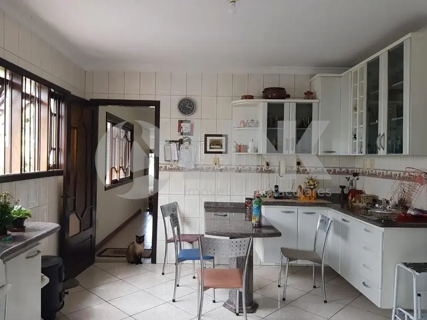 Casa com 4 quartos à venda, 338m2 em Jardim Itu, Porto Alegre - RS - imagem 9 Foto 9 de Casa com 4 quartos à venda, 338m2 em Jardim Itu, Porto Alegre - RS