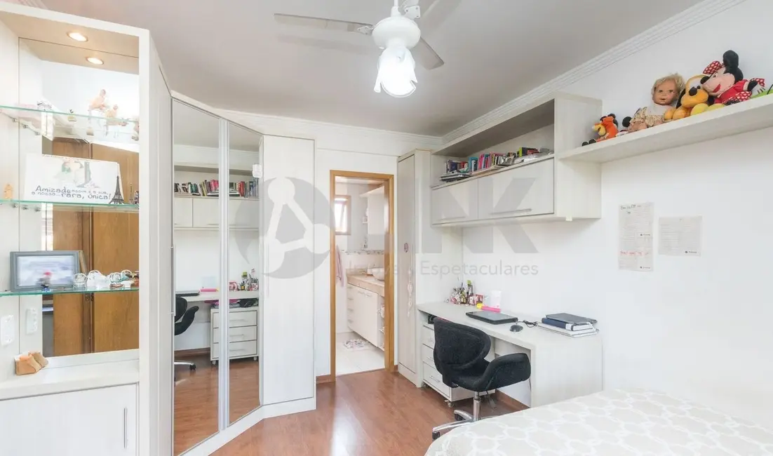 Casa com 3 quartos à venda, 182m2 em Vila Ipiranga, Porto Alegre - RS - imagem 8 Foto 8 de Casa com 3 quartos à venda, 182m2 em Vila Ipiranga, Porto Alegre - RS