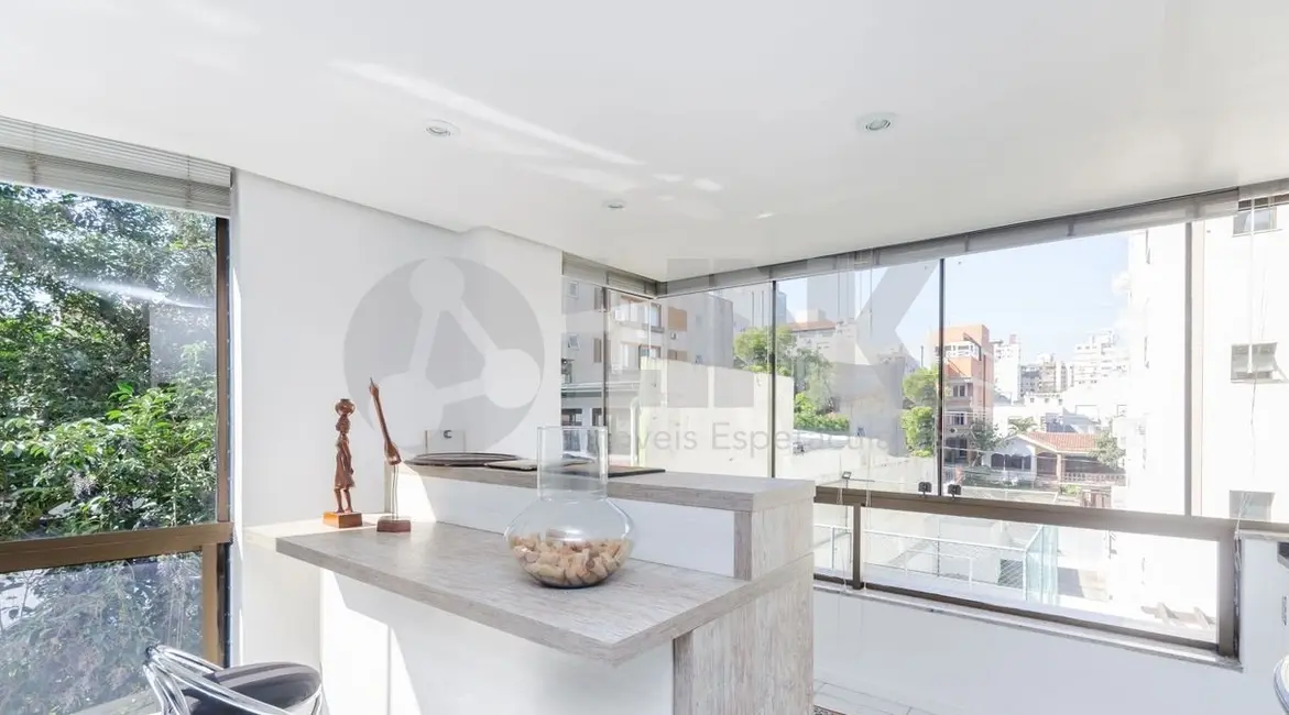 Apartamento com 3 quartos à venda, 123m2 em Higienópolis, Porto Alegre - RS - imagem 5 Foto 5 de Apartamento com 3 quartos à venda, 123m2 em Higienópolis, Porto Alegre - RS