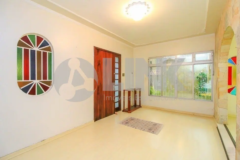 Casa com 3 quartos à venda, 181m2 em Passo da Areia, Porto Alegre - RS - imagem 3 Foto 3 de Casa com 3 quartos à venda, 181m2 em Passo da Areia, Porto Alegre - RS