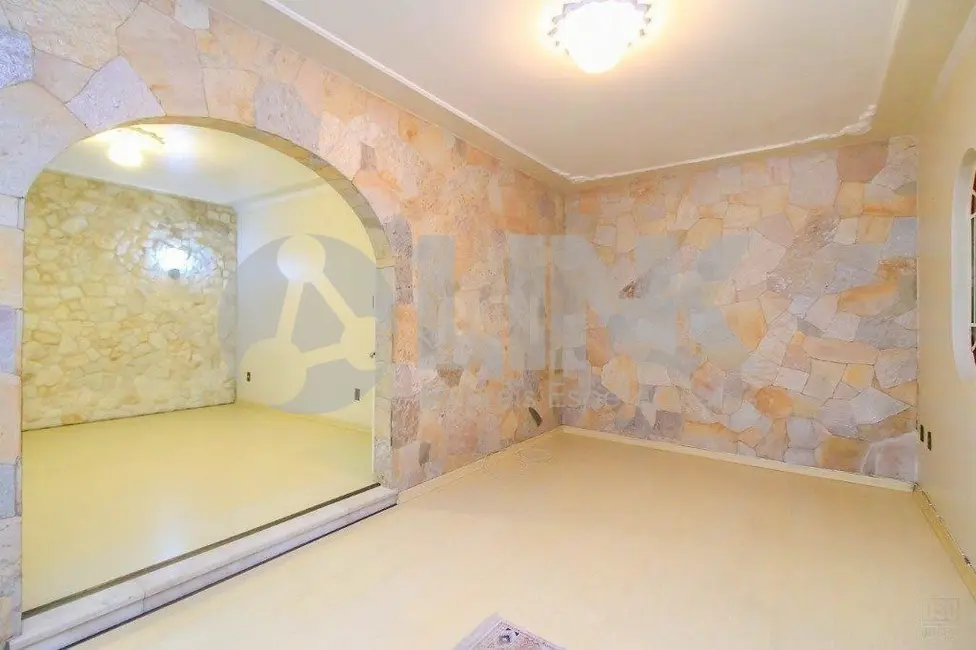 Casa com 3 quartos à venda, 181m2 em Passo da Areia, Porto Alegre - RS - imagem 5 Foto 5 de Casa com 3 quartos à venda, 181m2 em Passo da Areia, Porto Alegre - RS