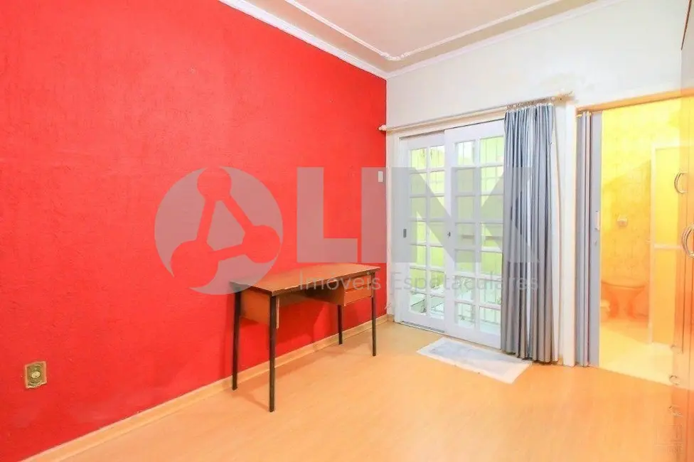 Casa com 3 quartos à venda, 181m2 em Passo da Areia, Porto Alegre - RS - imagem 8 Foto 8 de Casa com 3 quartos à venda, 181m2 em Passo da Areia, Porto Alegre - RS