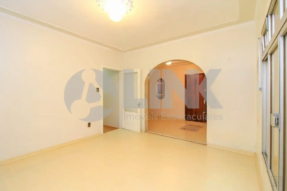 Casa com 3 quartos à venda, 181m2 em Passo da Areia, Porto Alegre - RS - imagem 4 Foto 4 de Casa com 3 quartos à venda, 181m2 em Passo da Areia, Porto Alegre - RS