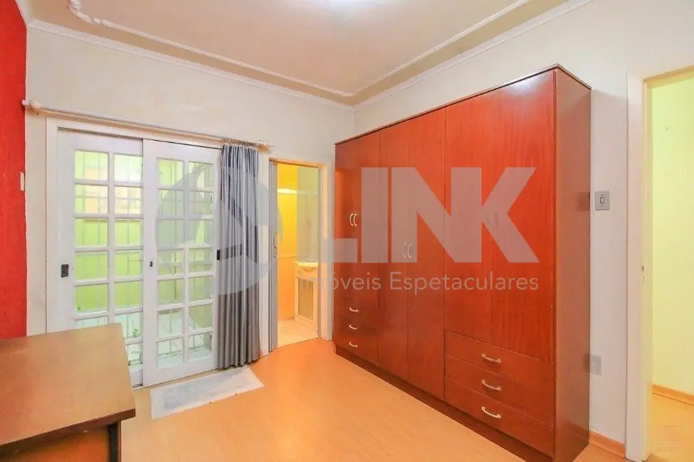 Casa com 3 quartos à venda, 181m2 em Passo da Areia, Porto Alegre - RS - imagem 9 Foto 9 de Casa com 3 quartos à venda, 181m2 em Passo da Areia, Porto Alegre - RS