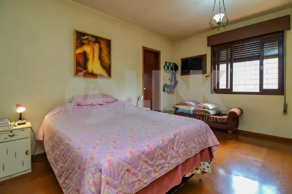 Casa com 3 quartos à venda, 255m2 em Vila Ipiranga, Porto Alegre - RS - imagem 8 Foto 8 de Casa com 3 quartos à venda, 255m2 em Vila Ipiranga, Porto Alegre - RS