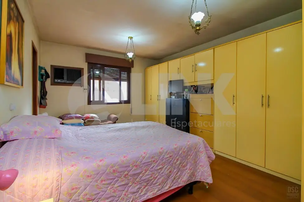 Casa com 3 quartos à venda, 255m2 em Vila Ipiranga, Porto Alegre - RS - imagem 7 Foto 7 de Casa com 3 quartos à venda, 255m2 em Vila Ipiranga, Porto Alegre - RS