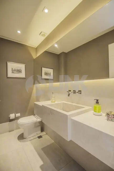 Apartamento com 4 quartos à venda, 251m2 em Moinhos de Vento, Porto Alegre - RS - imagem 9 Foto 9 de Apartamento com 4 quartos à venda, 251m2 em Moinhos de Vento, Porto Alegre - RS