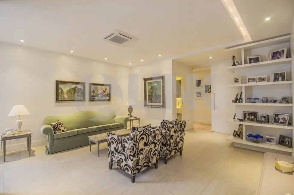 Apartamento com 4 quartos à venda, 251m2 em Moinhos de Vento, Porto Alegre - RS - imagem 5 Foto 5 de Apartamento com 4 quartos à venda, 251m2 em Moinhos de Vento, Porto Alegre - RS