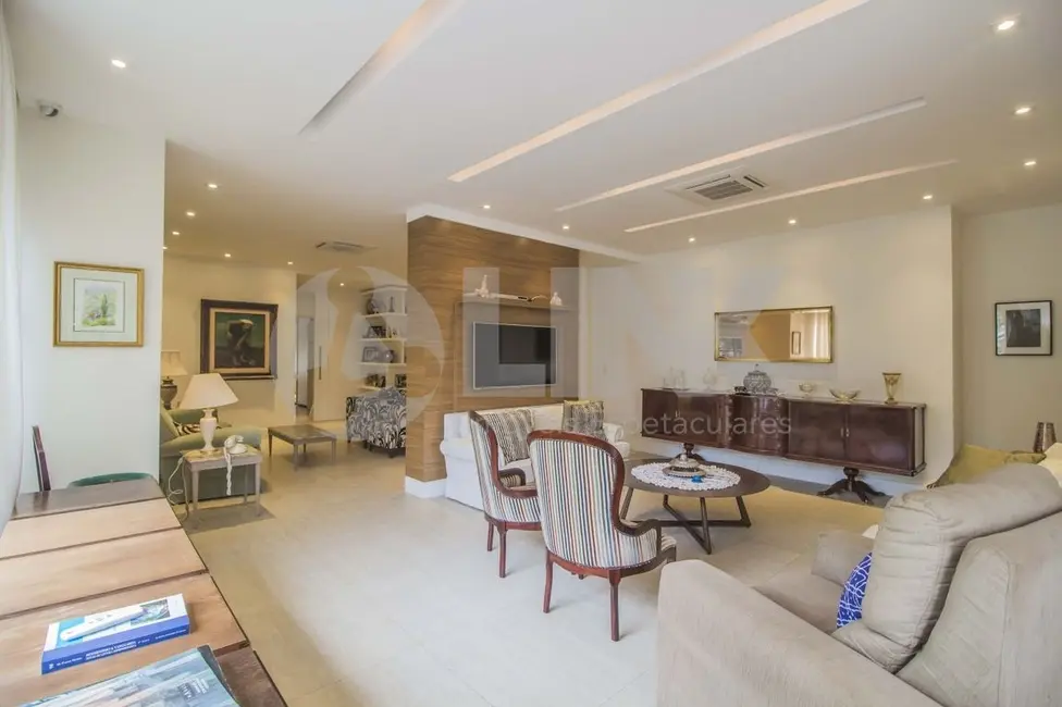 Apartamento com 4 quartos à venda, 251m2 em Moinhos de Vento, Porto Alegre - RS - imagem 7 Foto 7 de Apartamento com 4 quartos à venda, 251m2 em Moinhos de Vento, Porto Alegre - RS