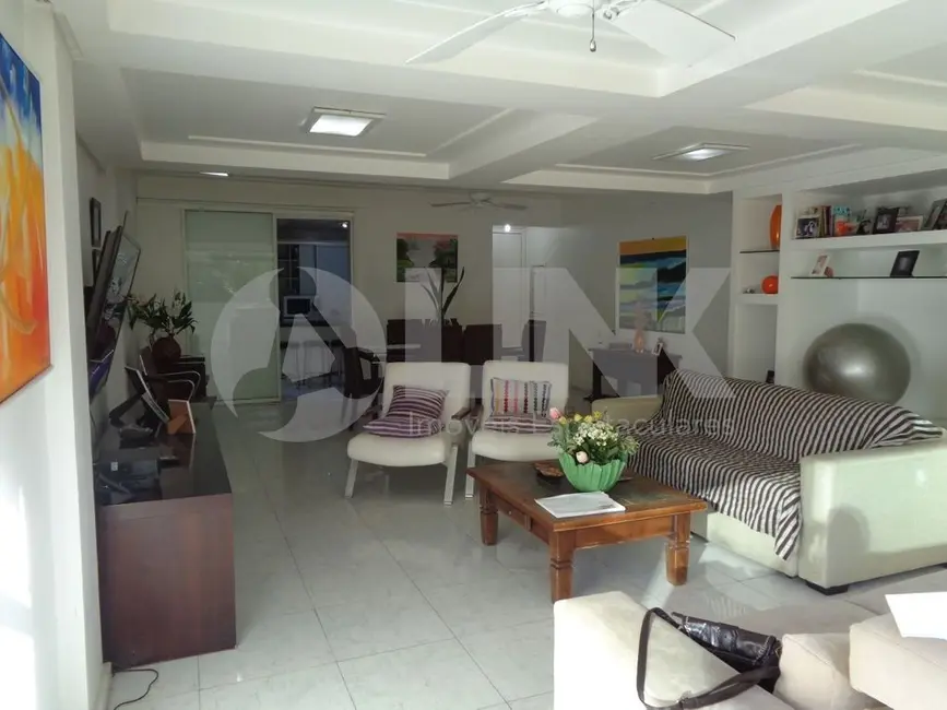 Apartamento com 3 quartos à venda, 125m2 em Moinhos de Vento, Porto Alegre - RS - imagem 4 Foto 4 de Apartamento com 3 quartos à venda, 125m2 em Moinhos de Vento, Porto Alegre - RS