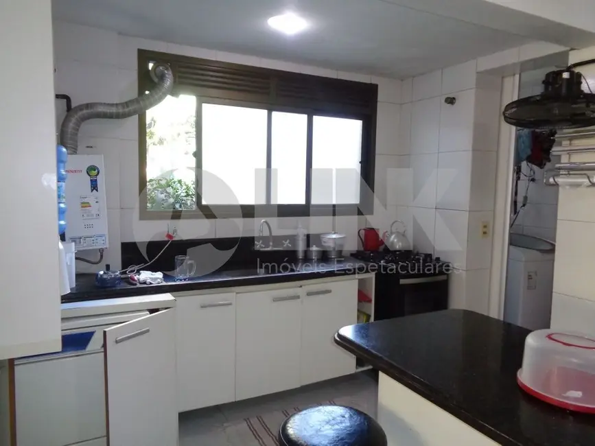 Apartamento com 3 quartos à venda, 125m2 em Moinhos de Vento, Porto Alegre - RS - imagem 9 Foto 9 de Apartamento com 3 quartos à venda, 125m2 em Moinhos de Vento, Porto Alegre - RS