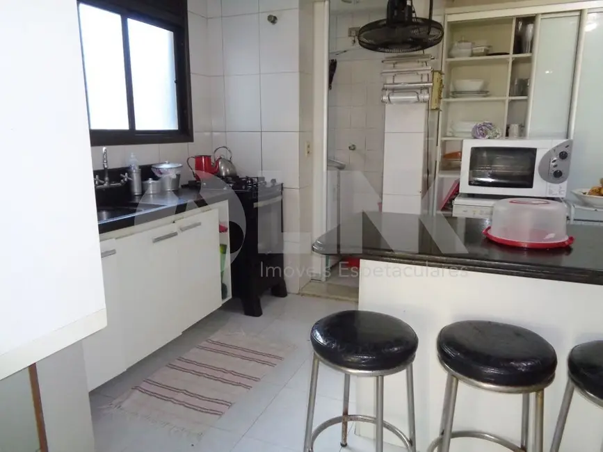 Apartamento com 3 quartos à venda, 125m2 em Moinhos de Vento, Porto Alegre - RS - imagem 7 Foto 7 de Apartamento com 3 quartos à venda, 125m2 em Moinhos de Vento, Porto Alegre - RS