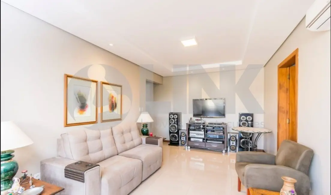 Apartamento com 3 quartos à venda, 118m2 em Passo da Areia, Porto Alegre - RS - imagem 7 Foto 7 de Apartamento com 3 quartos à venda, 118m2 em Passo da Areia, Porto Alegre - RS