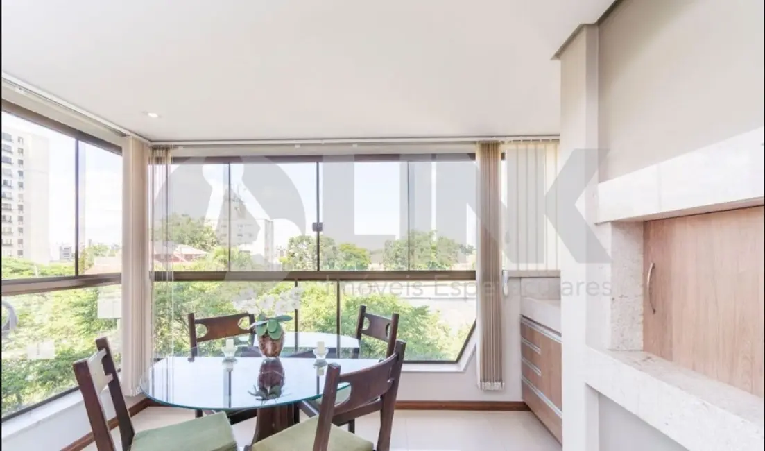Apartamento com 3 quartos à venda, 118m2 em Passo da Areia, Porto Alegre - RS - imagem 4 Foto 4 de Apartamento com 3 quartos à venda, 118m2 em Passo da Areia, Porto Alegre - RS