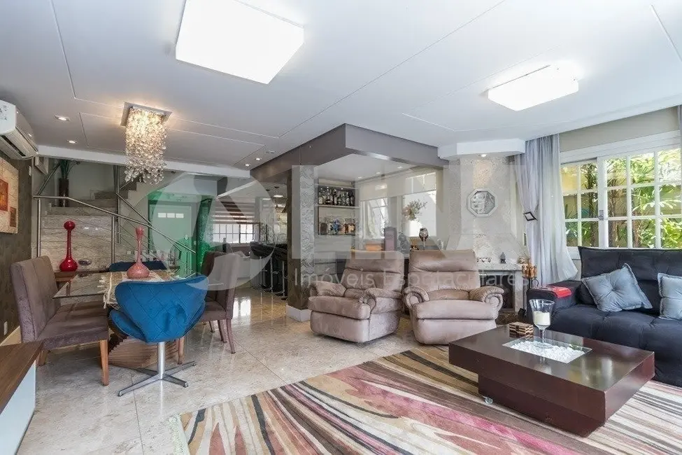 Foto 3 de Casa de Condomínio com 3 quartos à venda, 284m2 em Chácara das Pedras, Porto Alegre - RS
