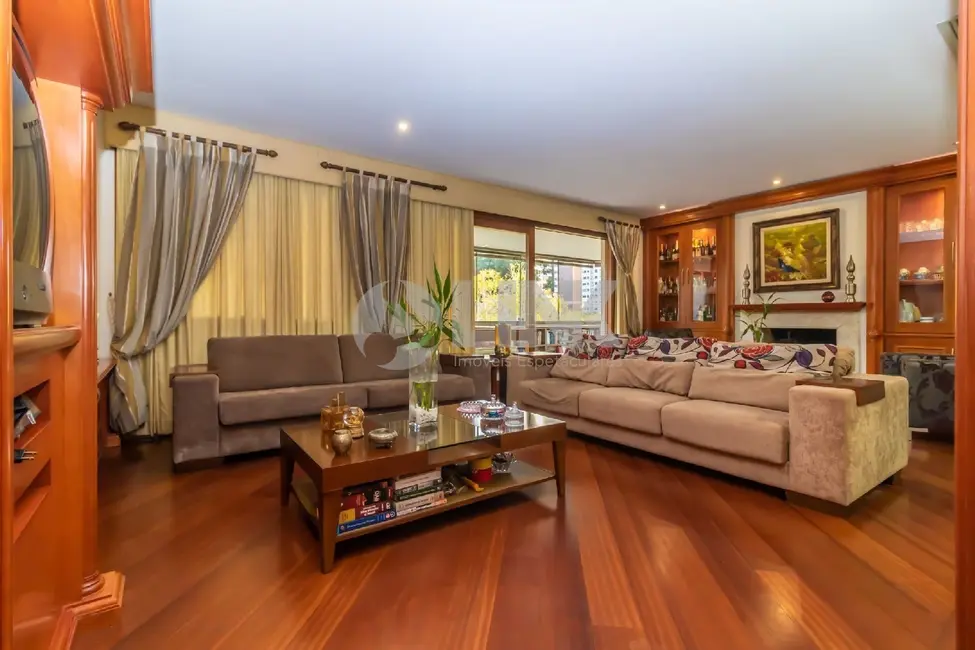 Apartamento com 4 quartos à venda, 251m2 em Bela Vista, Porto Alegre - RS - imagem 3 Foto 3 de Apartamento com 4 quartos à venda, 251m2 em Bela Vista, Porto Alegre - RS