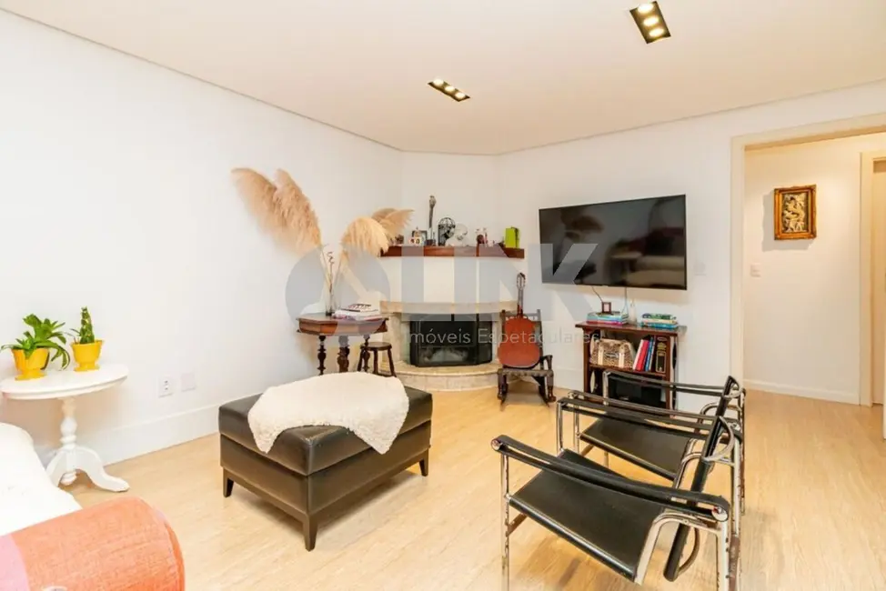 Apartamento com 3 quartos à venda, 114m2 em Higienópolis, Porto Alegre - RS - imagem 6 Foto 6 de Apartamento com 3 quartos à venda, 114m2 em Higienópolis, Porto Alegre - RS