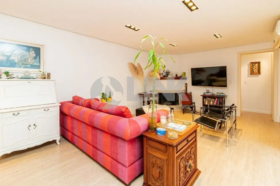 Apartamento com 3 quartos à venda, 114m2 em Higienópolis, Porto Alegre - RS - imagem 7 Foto 7 de Apartamento com 3 quartos à venda, 114m2 em Higienópolis, Porto Alegre - RS