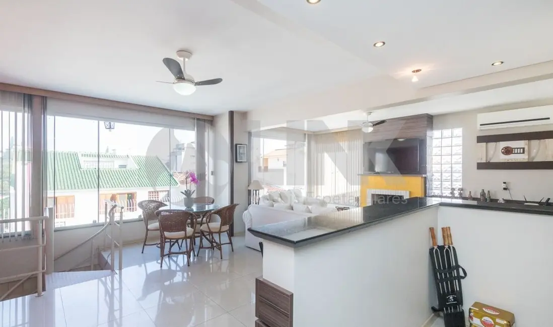 Foto 3 de Casa com 3 quartos à venda, 316m2 em Jardim Lindóia, Porto Alegre - RS